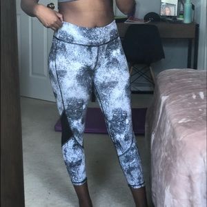 Black and White Mesh Cropped Athletic Leggings